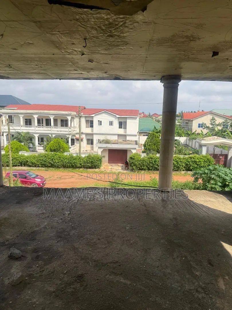 7bdrm Duplex in Pokuase for sale