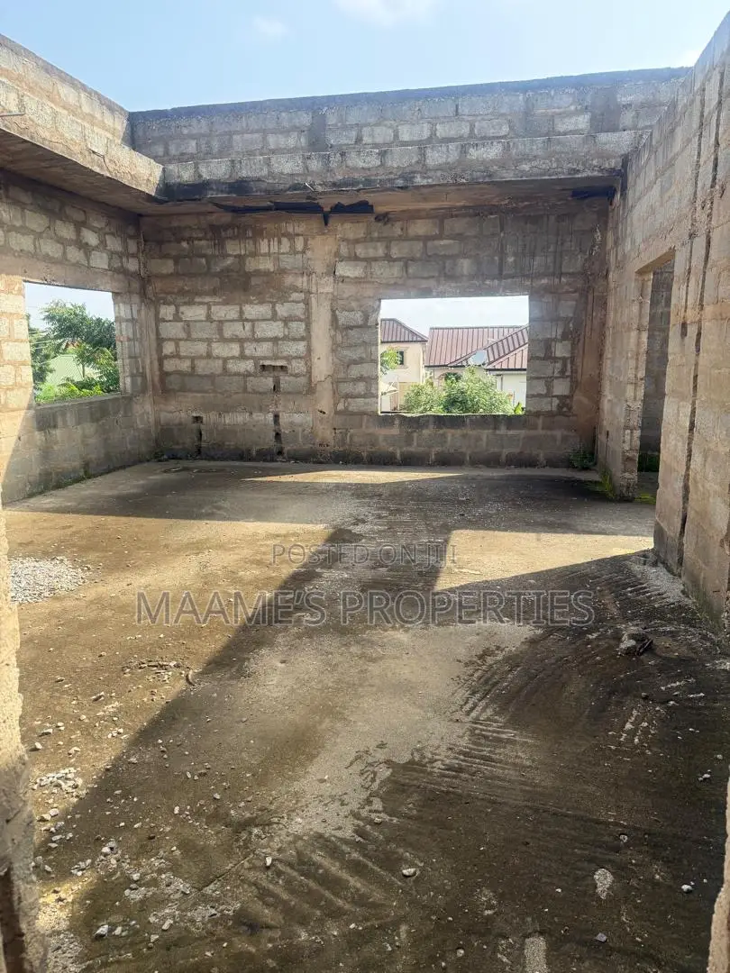 7bdrm Duplex in Pokuase for sale