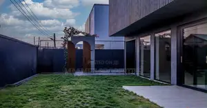 4bdrm Duplex in Tseaddo for sale
