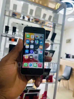 Apple iPhone SE 64 GB Black