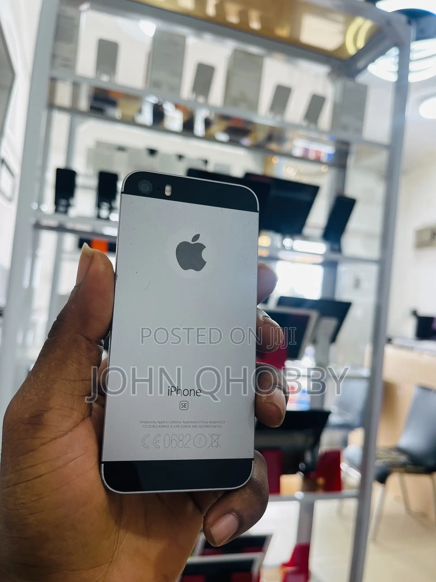 Apple iPhone SE 64 GB Black