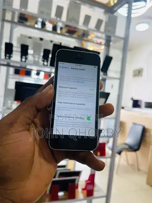 Apple iPhone SE 64 GB Black