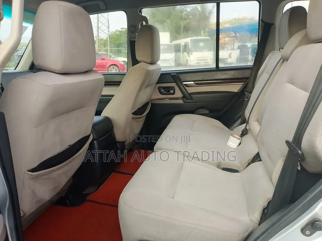Mitsubishi Pajero 2010 Silver