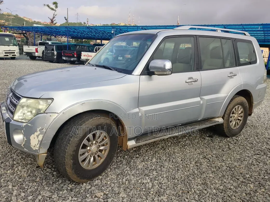Mitsubishi Pajero 2010 Silver