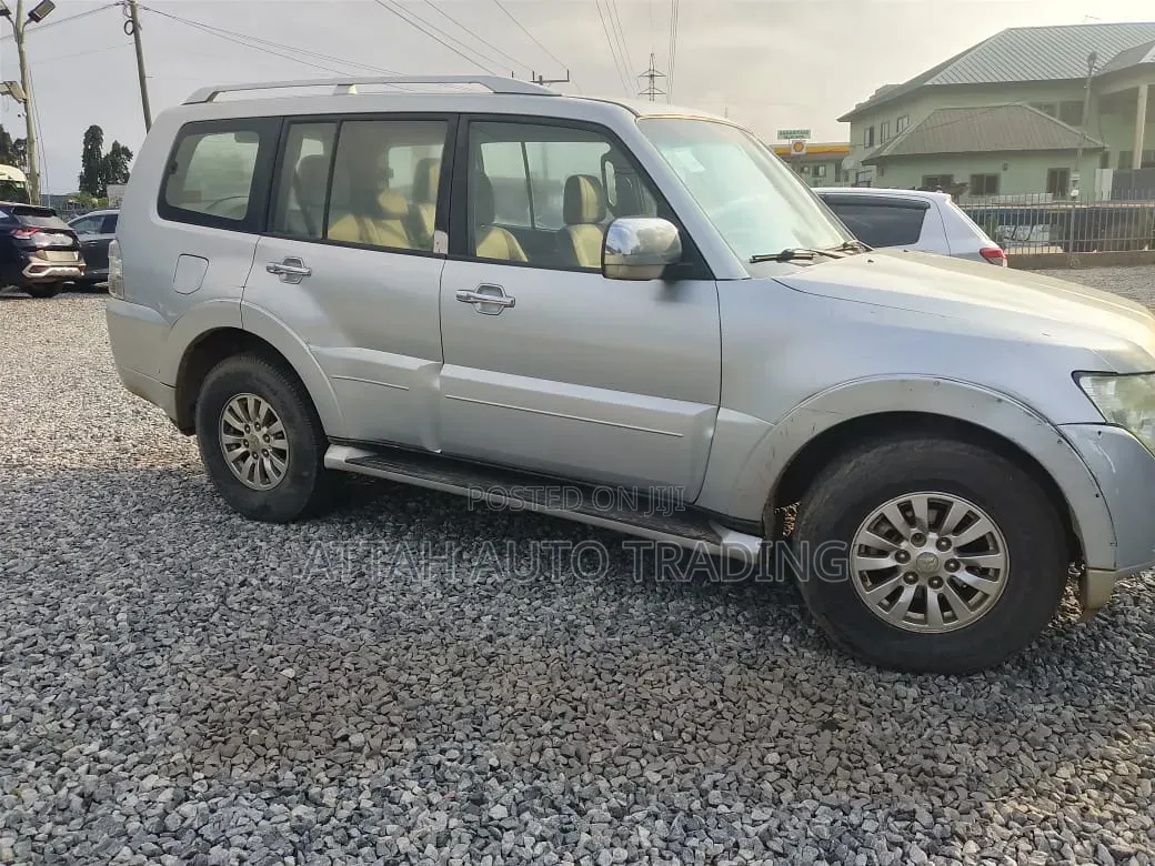 Mitsubishi Pajero 2010 Silver