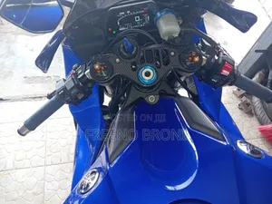 Yamaha R1 2025 Blue