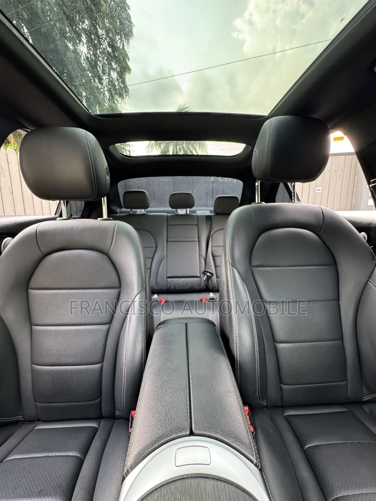Mercedes-Benz C300 2020 Gold