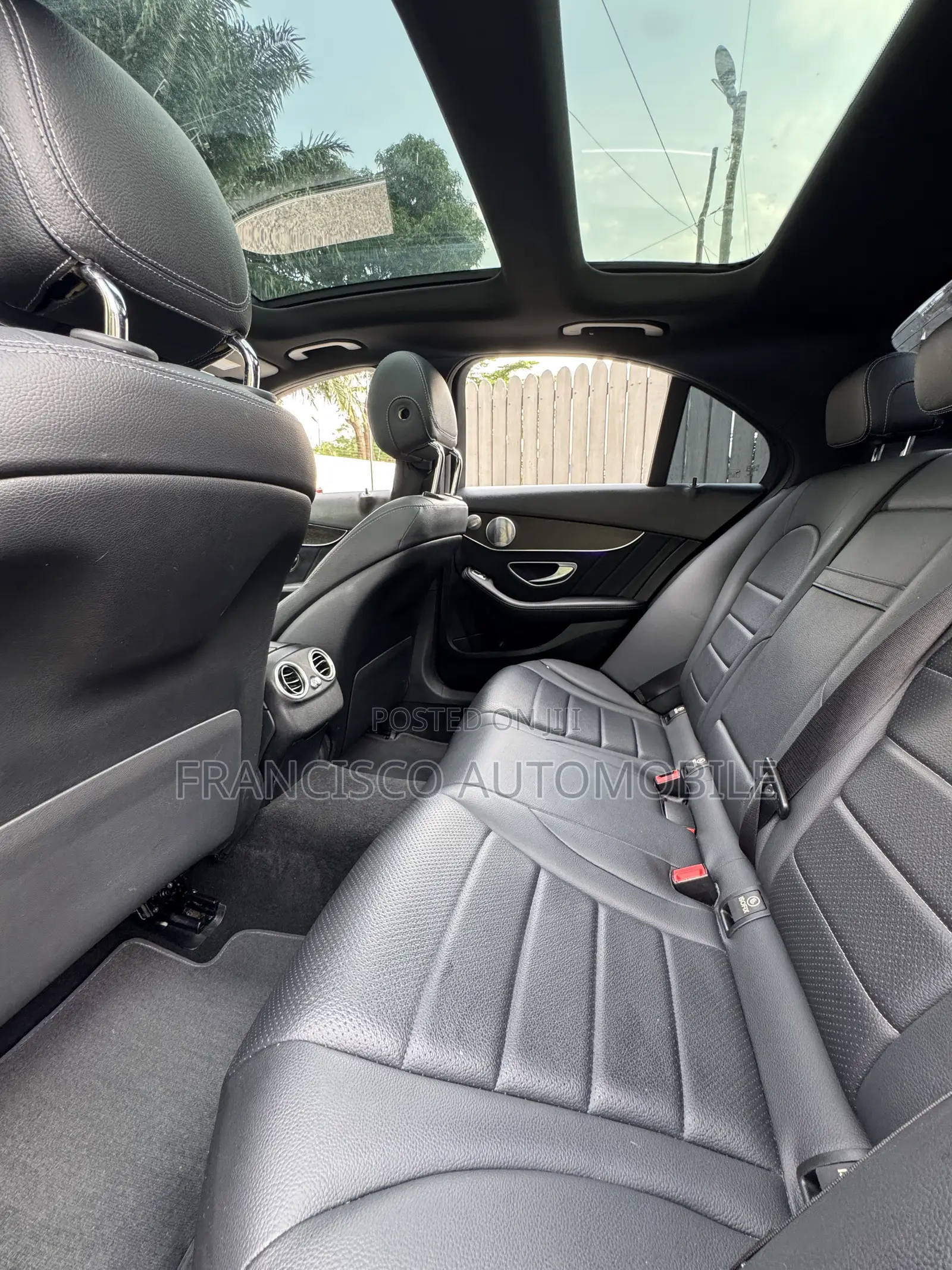 Mercedes-Benz C300 2020 Gold