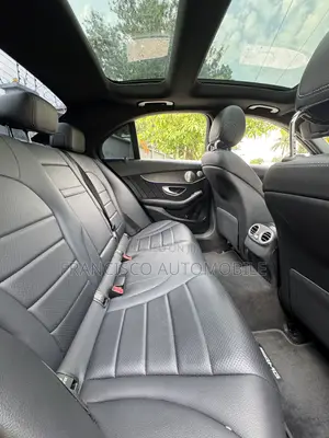 Mercedes-Benz C300 2020 Gold