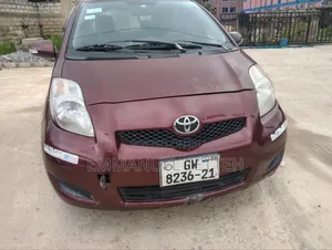 Toyota Vitz 1.0 FWD 5dr 2010 Brown