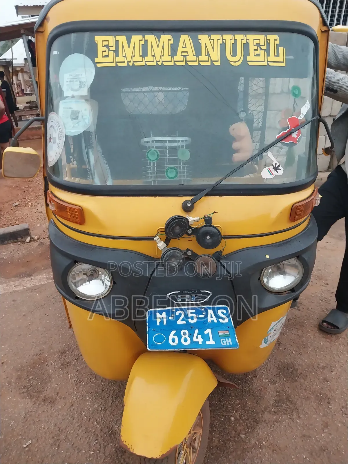 Bajaj RE 2025