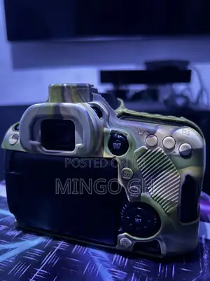 Canon 8d With 18 to 135mm Lens