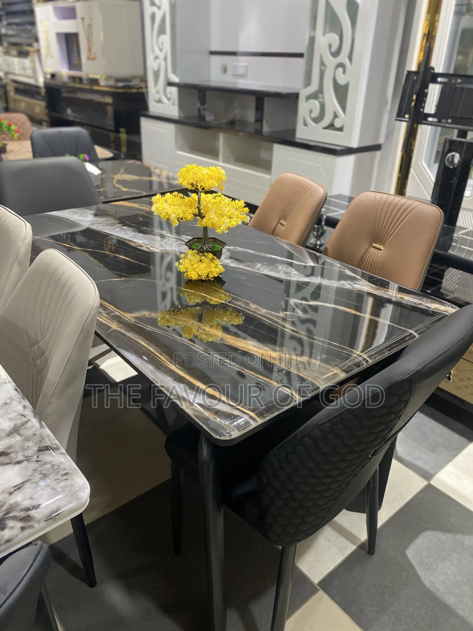 An Eye Catching Dining Sets With 6seats
