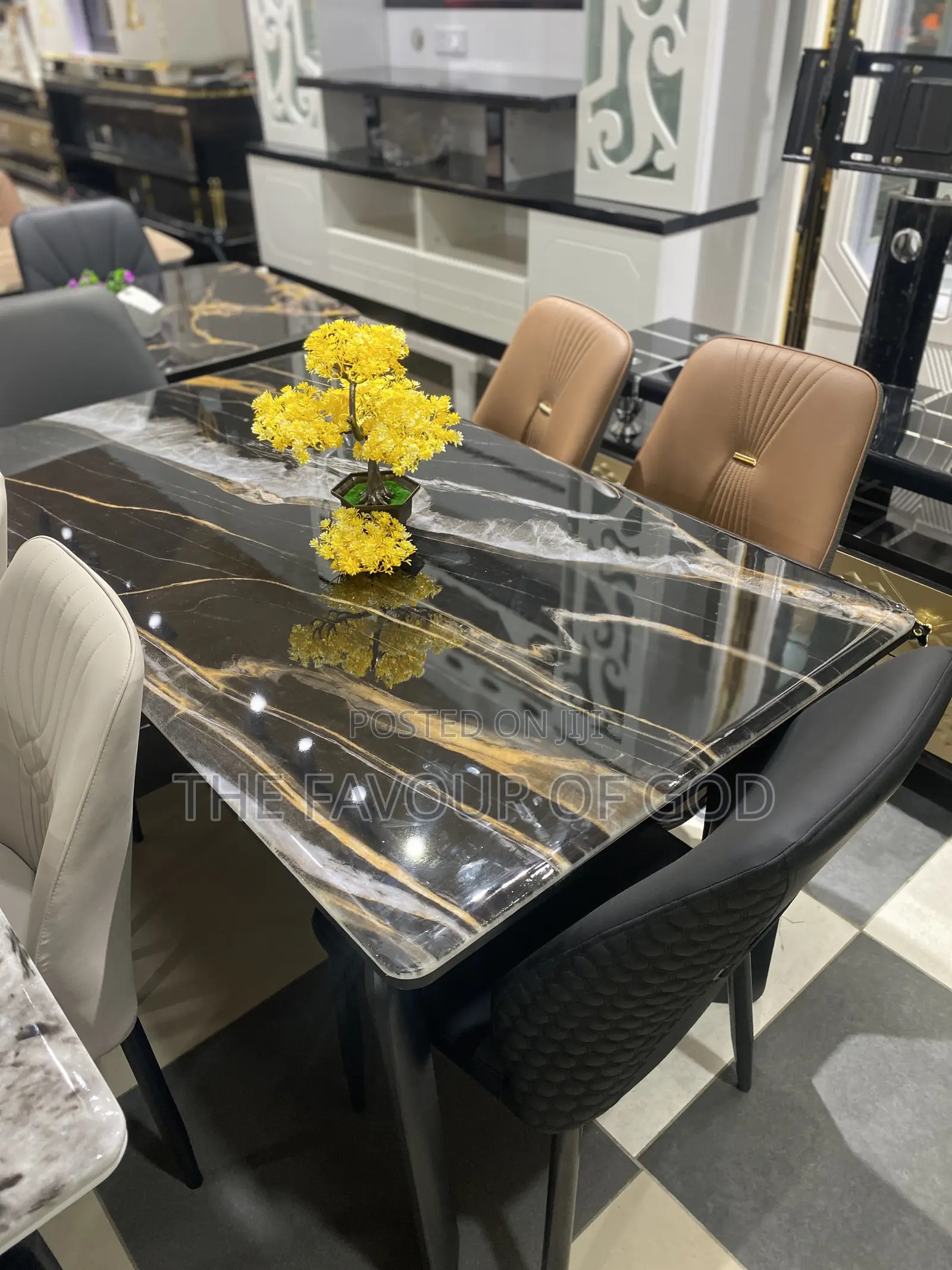 An Eye Catching Dining Sets With 6seats