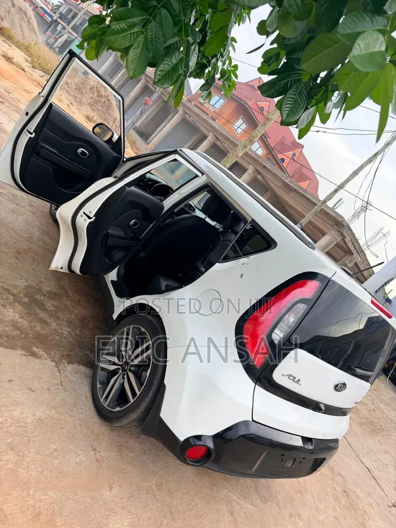 Kia Soul Hatchback 2016 White