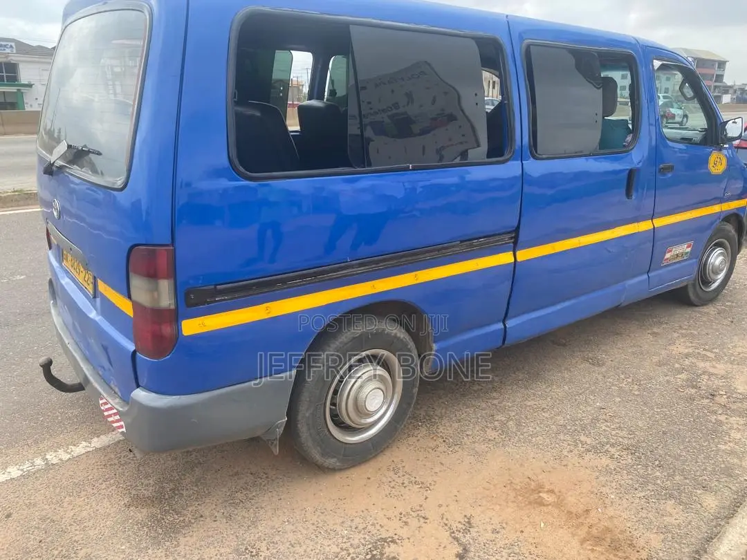Toyota HiAce 2001 Blue