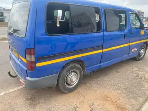 Toyota HiAce 2001 Blue