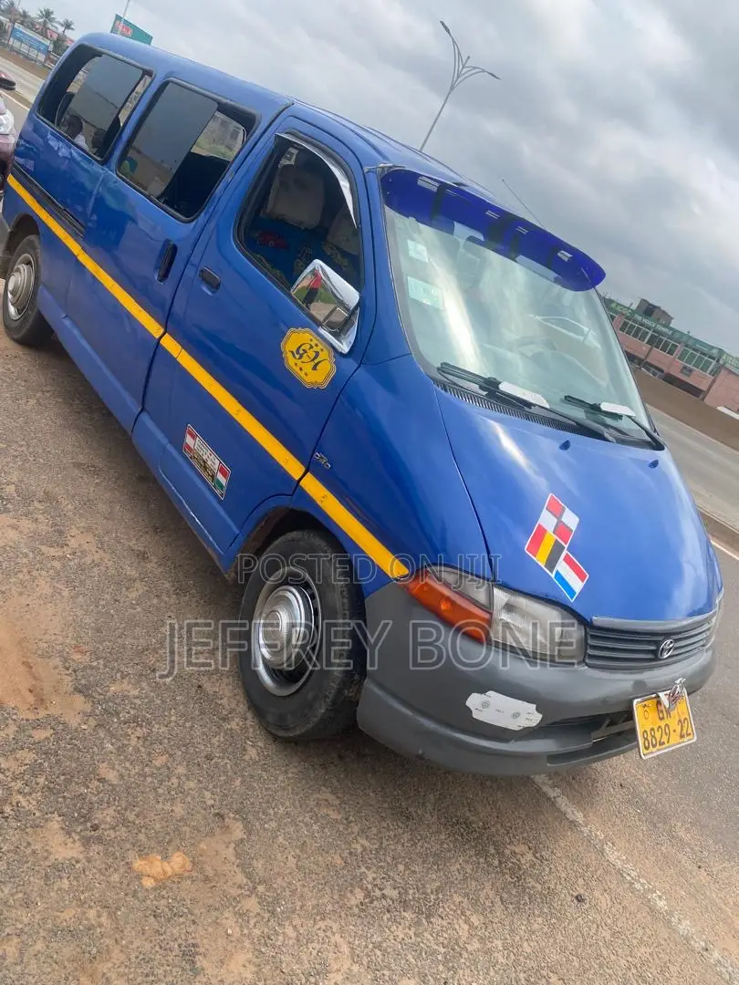 Toyota HiAce 2001 Blue