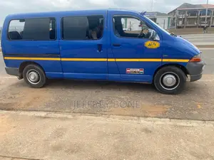 Toyota HiAce 2001 Blue
