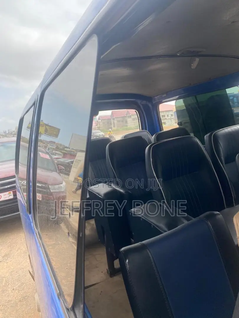 Toyota HiAce 2001 Blue