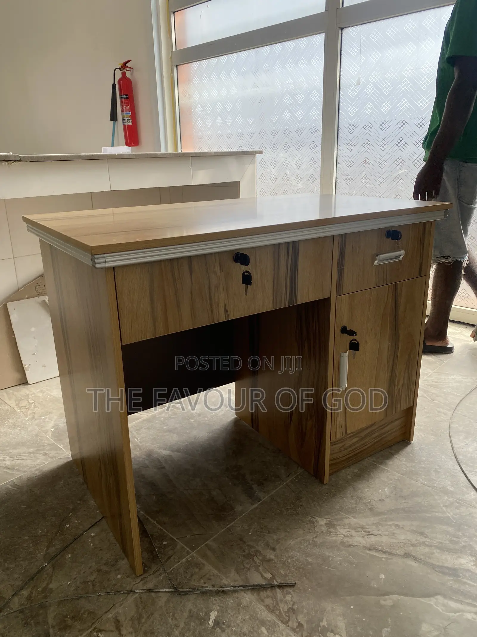 A Wellmade and Durable Computer Desk