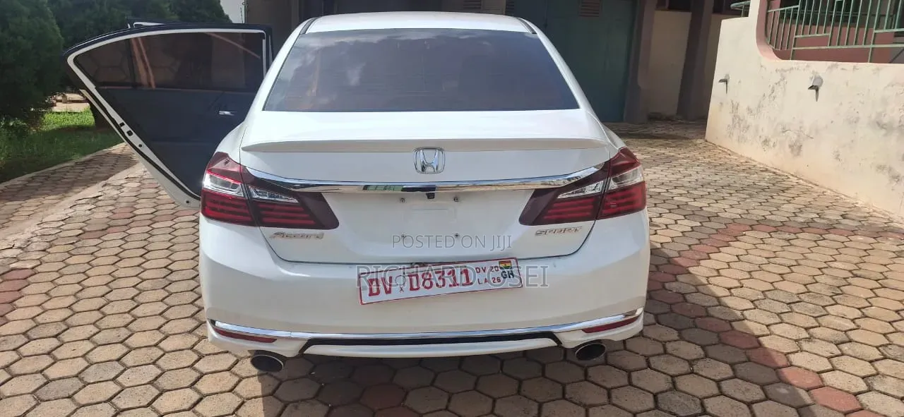 Honda Accord Sport 4dr Sedan FWD (2.4L 4cyl 2A) 2017 White