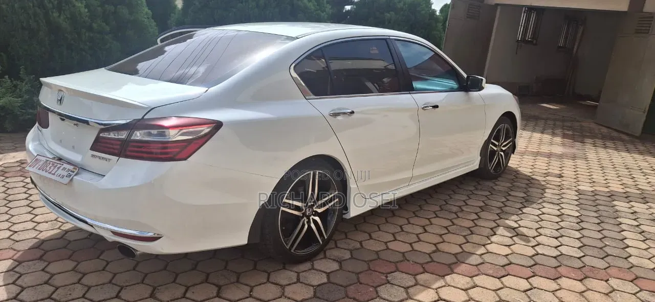 Honda Accord Sport 4dr Sedan FWD (2.4L 4cyl 2A) 2017 White