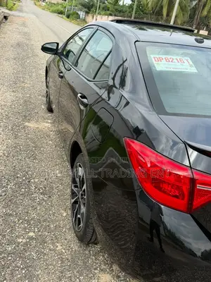 Toyota Corolla XSE 4dr Sedan (1.8L 4cyl CVT) 2017
