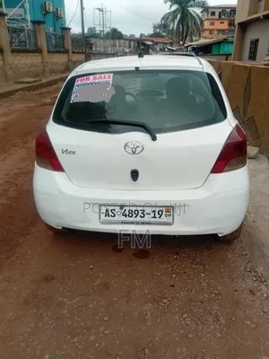 Toyota Vitz 2010 White