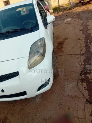 Toyota Vitz 2010 White