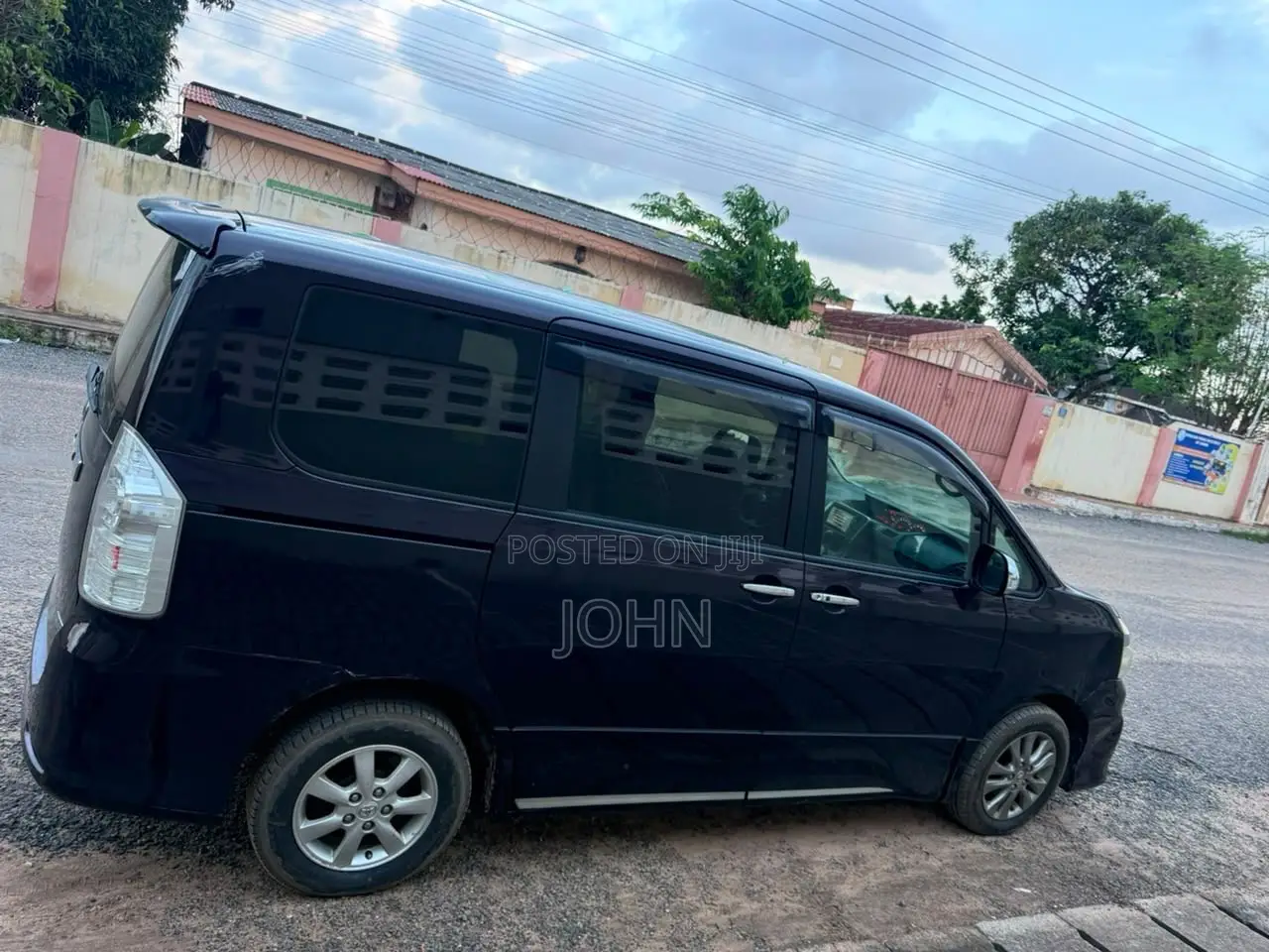 Toyota Voxy X L Edition 4WD 8-Seater 2013 Black