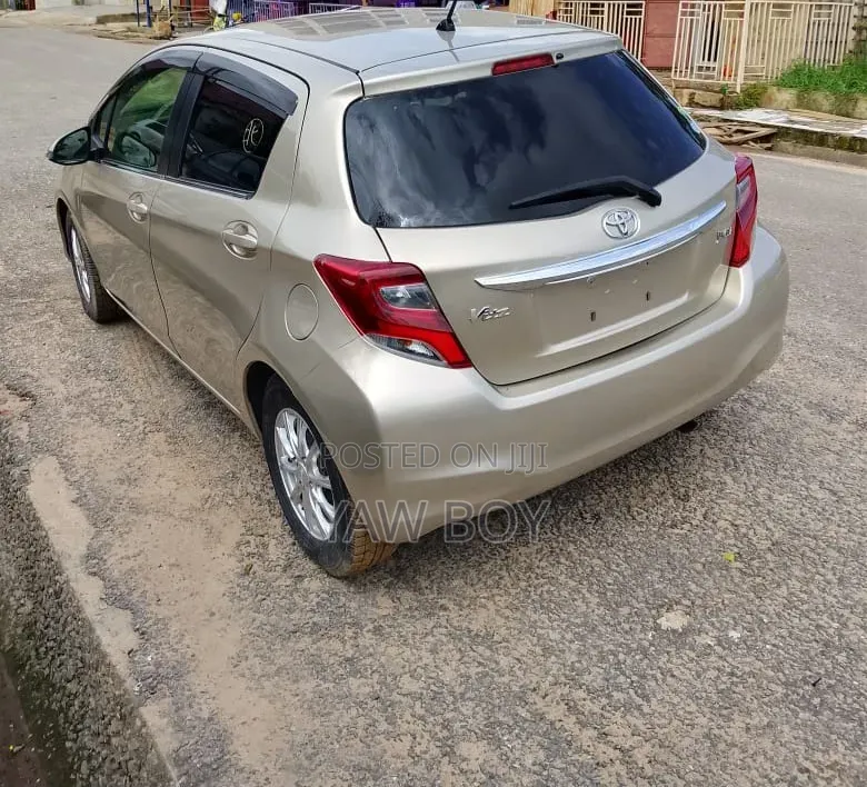 Toyota Vitz 2015 Gray