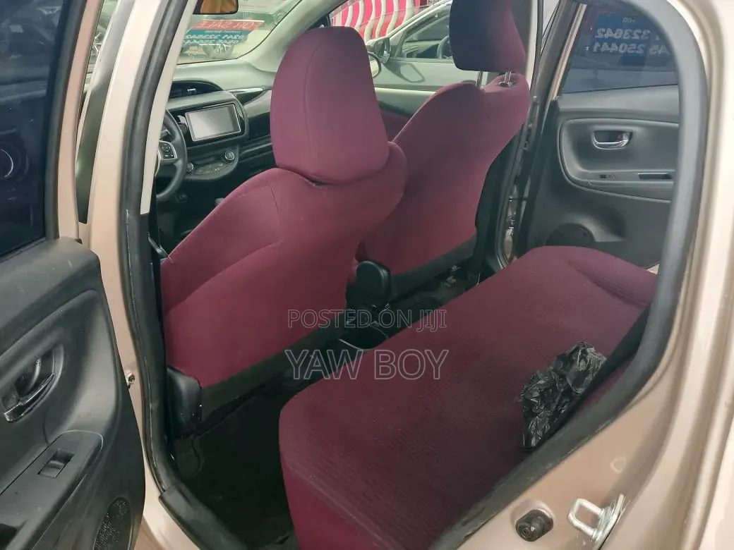 Toyota Vitz 2015 Gray