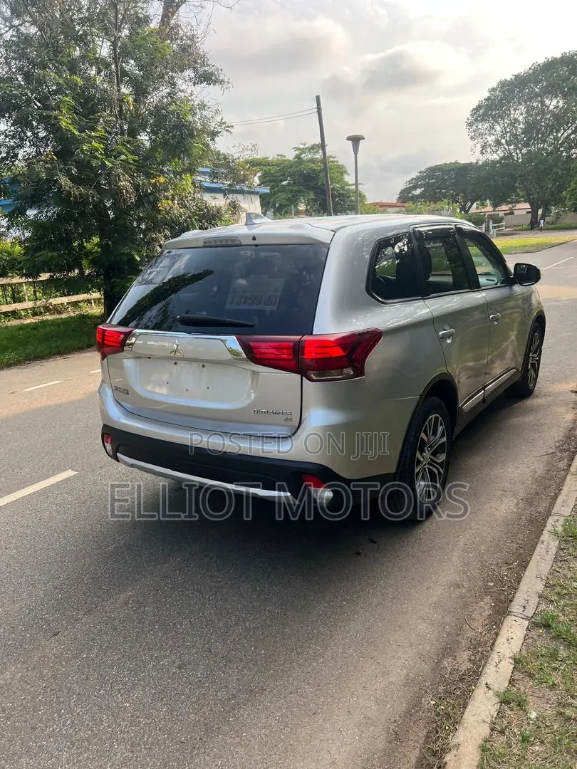 Mitsubishi Outlander 2018 Silver