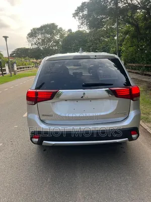 Mitsubishi Outlander 2018 Silver