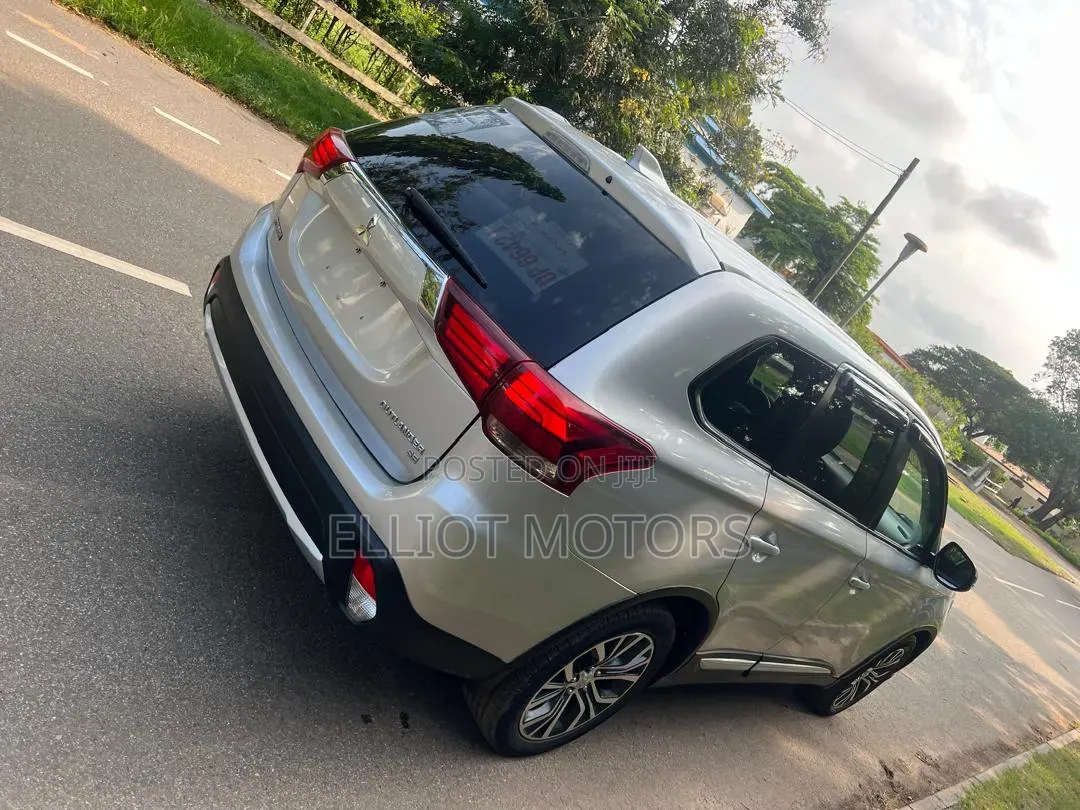 Mitsubishi Outlander 2018 Silver