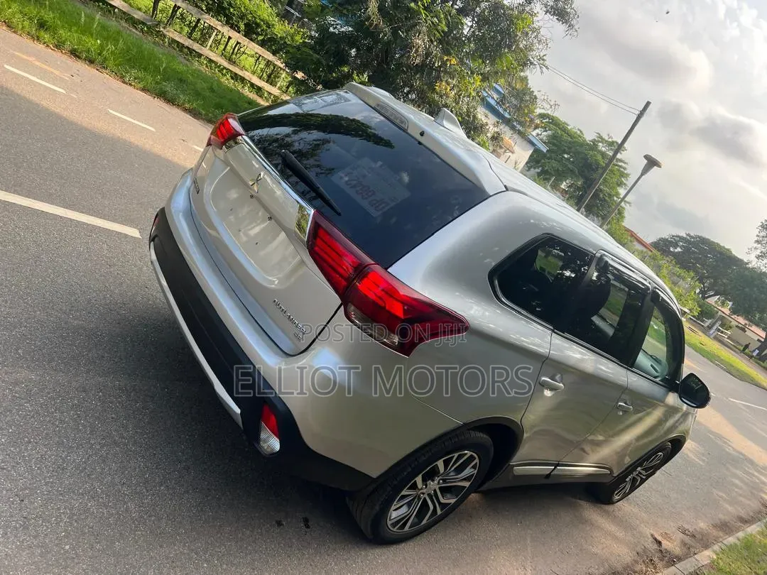 Mitsubishi Outlander 2018 Silver