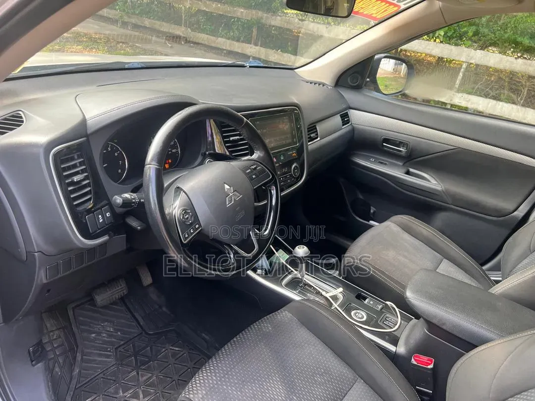Mitsubishi Outlander 2018 Silver
