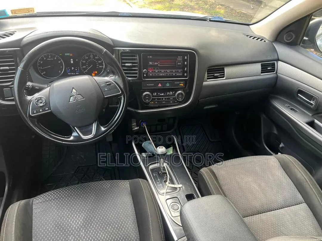 Mitsubishi Outlander 2018 Silver