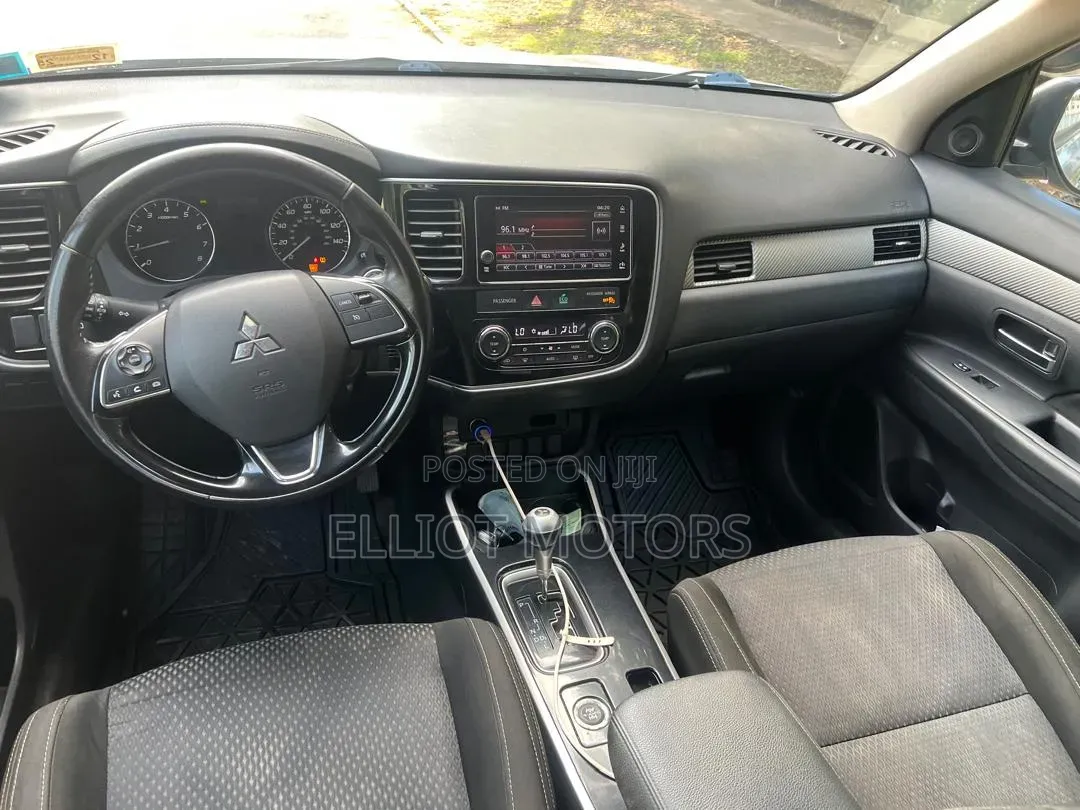 Mitsubishi Outlander 2018 Silver