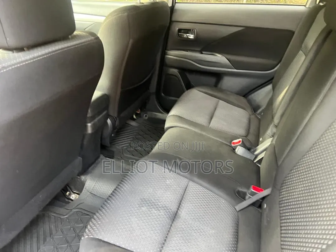 Mitsubishi Outlander 2018 Silver