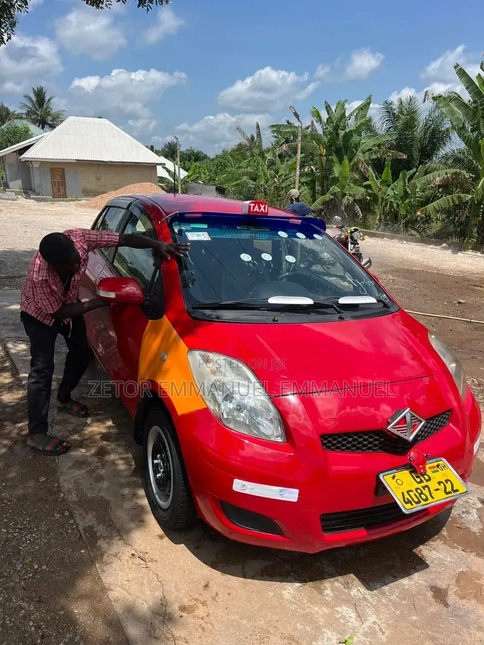 Toyota Vitz 2010 Red