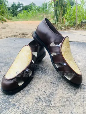 Gee Orinal Shoes