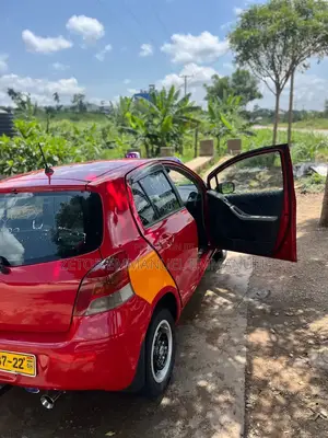 Toyota Vitz 2010 Red