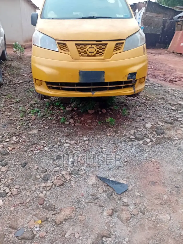 Nissan NV200 2014 Yellow
