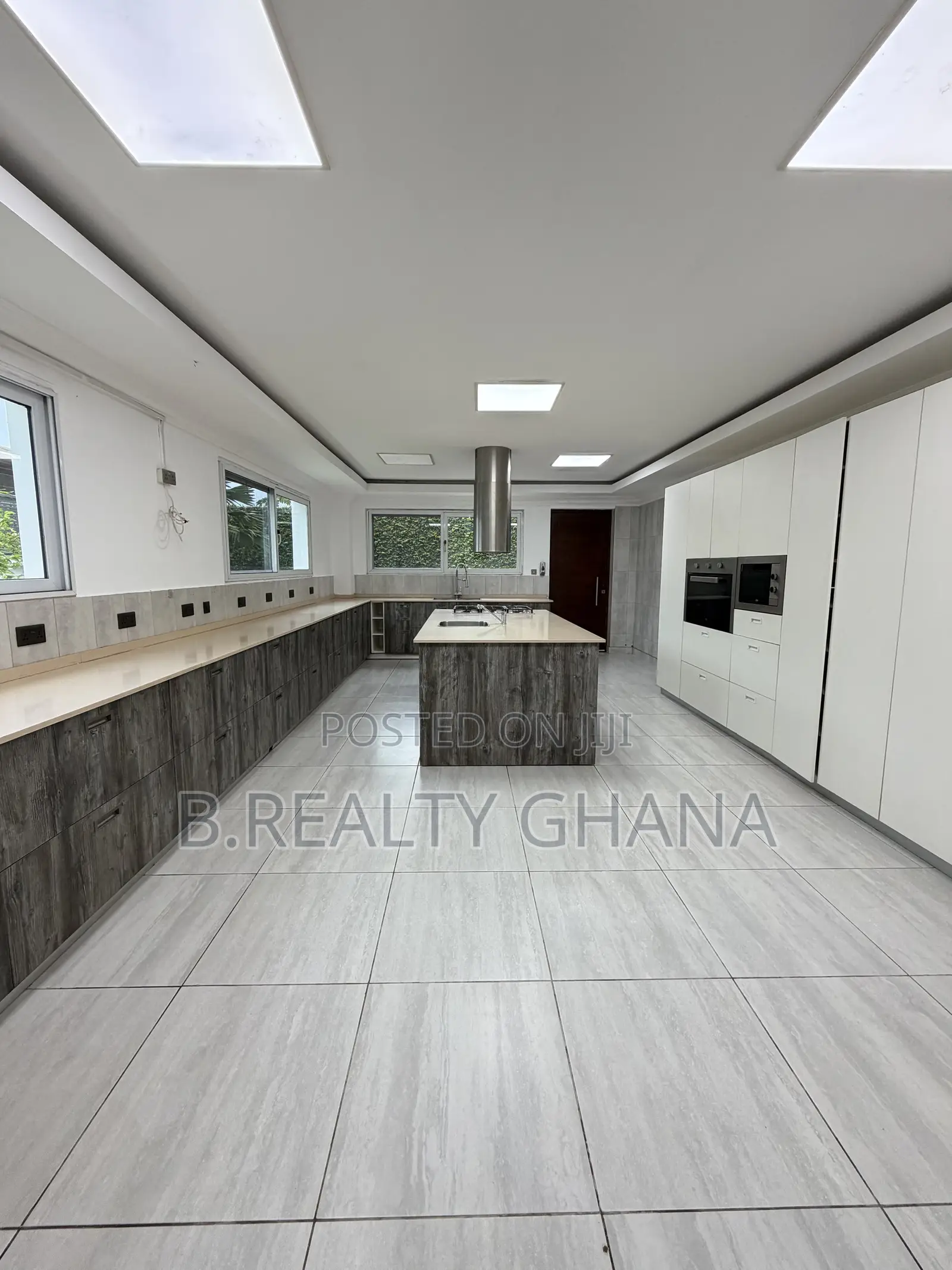 4bdrm House in Airport Residential Area for sale