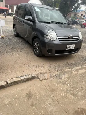 Toyota Sienta 2010 Gray