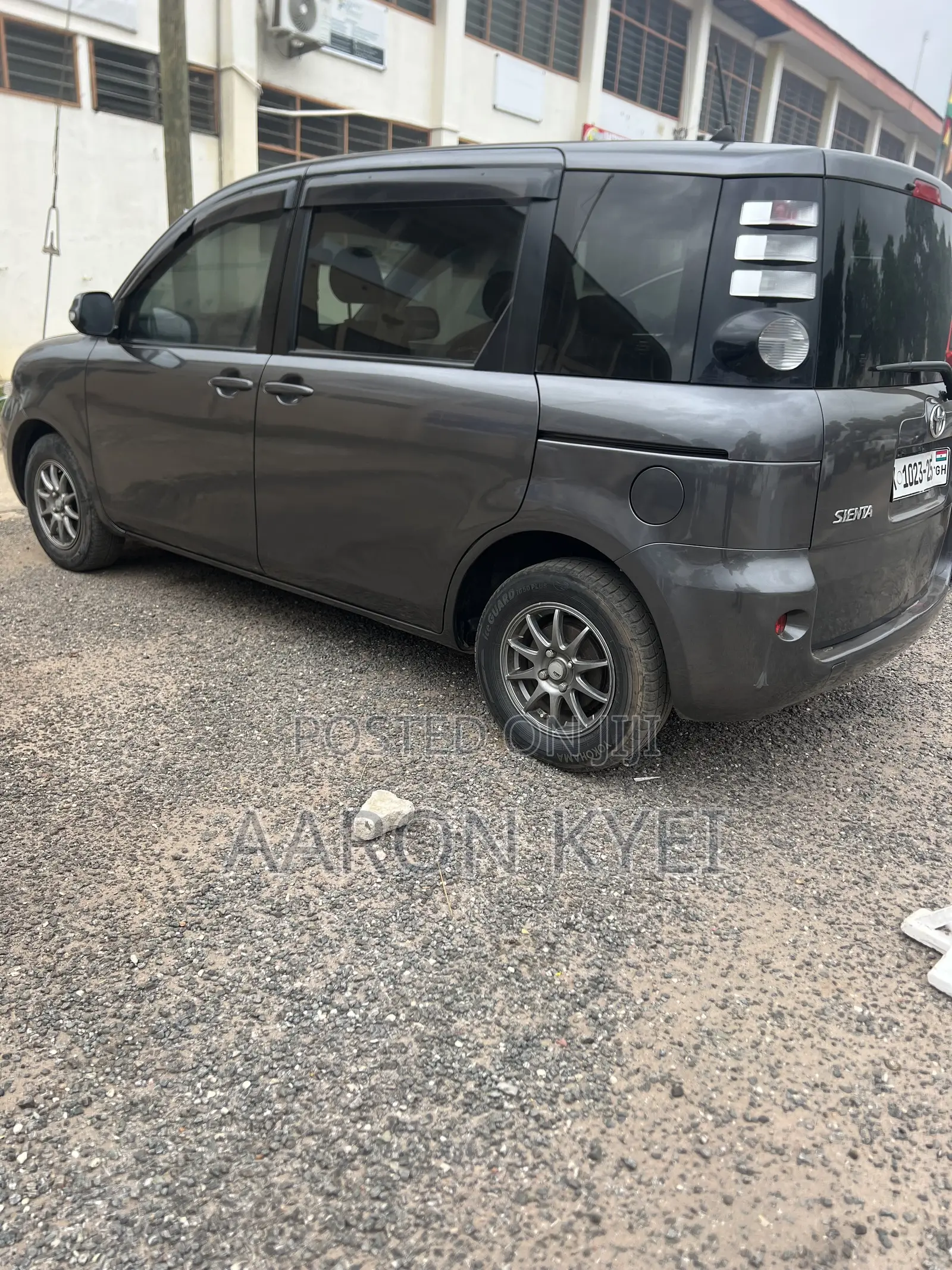 Toyota Sienta 2010 Gray