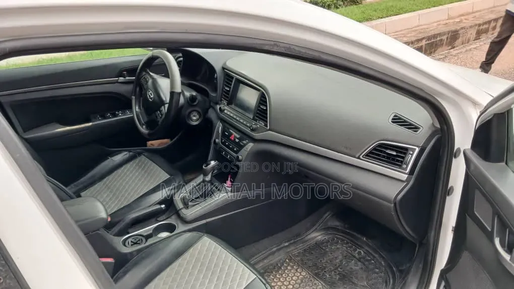 Hyundai Elantra 2017 White
