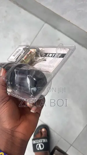 Black Knob Round Locker (American Lock)